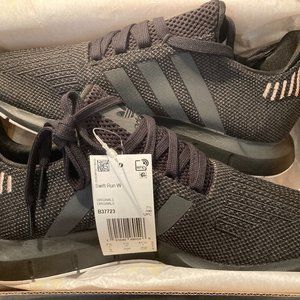 Adidas Womens Swift Run Size 9